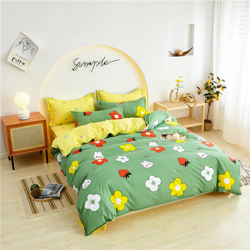 Snugglify - "Bunny Loves Strawberries" Flower Bedding Set